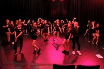Year 7 Perform &#039;Legally Blonde&#039;